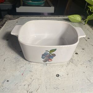 1 Corning Ware 1.5 Quart Grapes Casserole Pan